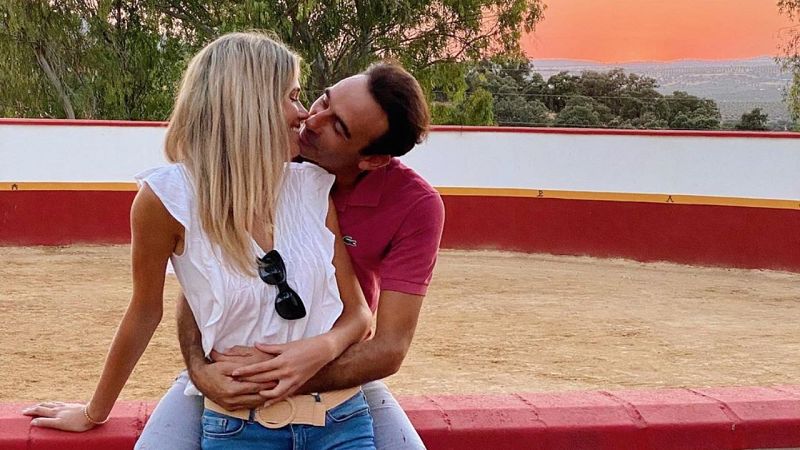 Enrique Ponce y Ana Soria: el beso del verano