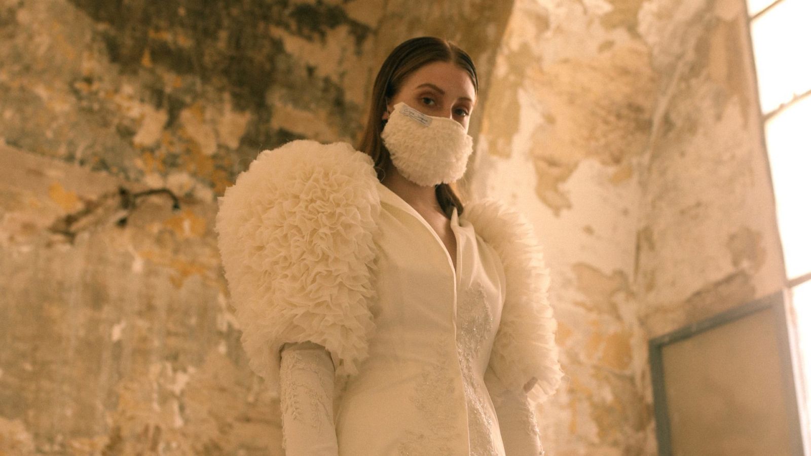 Novias con mascarillas