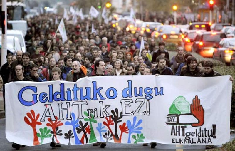 La plataforma contra la 'Y vasca' se manifiesta sin rechazar el asesinato de Uría