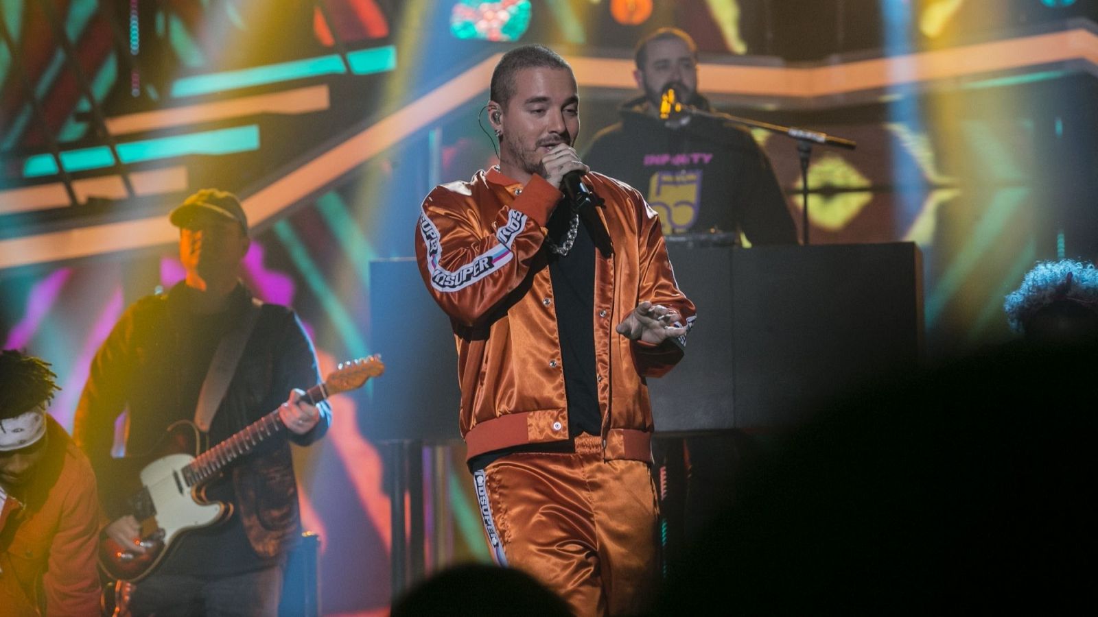 J. Balvin entre las actuaciones de los Premios Juventud 2020