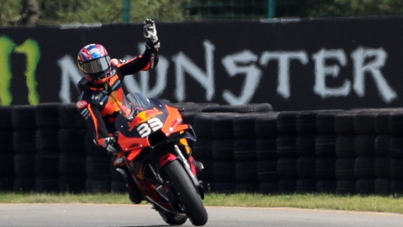 Brad Binder celebra su primera victoria en MotoGP