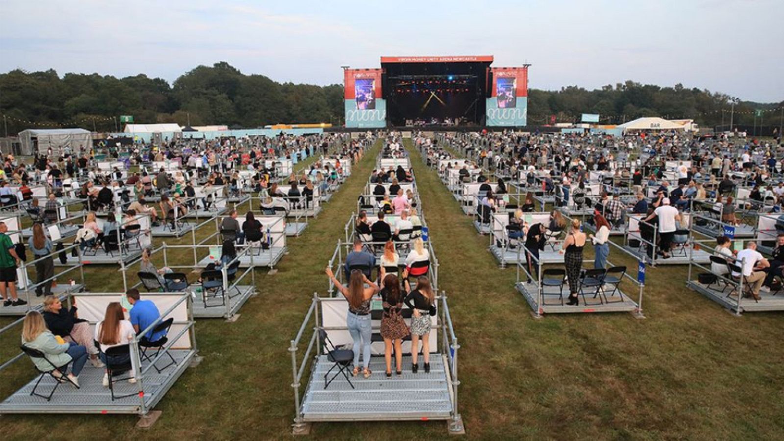 Reino Unido celebra su primer concierto al aire libre con distancia de seguridad
