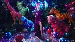 Miley Cyrus regresa por todo lo alto con el videoclip de "Midnight Sky"