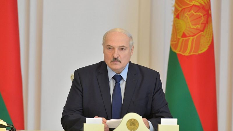 Lukashenko, cada vez más solo y sitiado por las protestas, pide ayuda a Vladimir Putin
