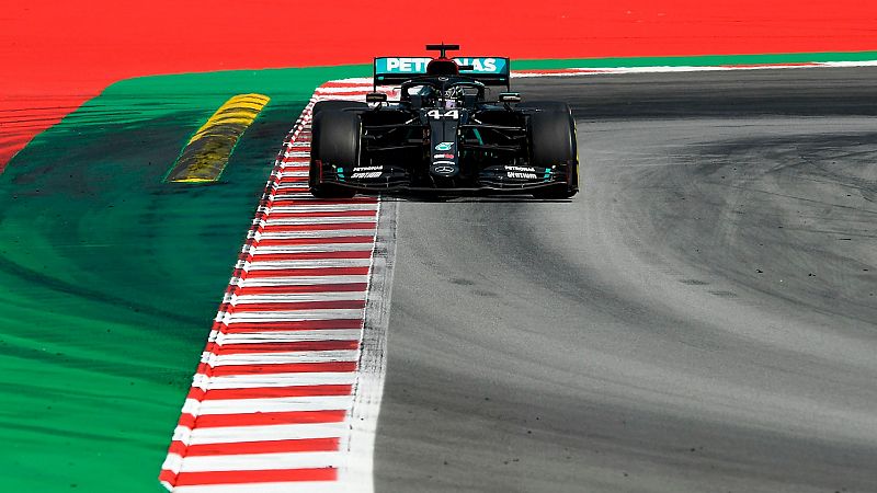 Hamilton vuela en solitario en el GP de España; Sainz consigue una buena sexta posición