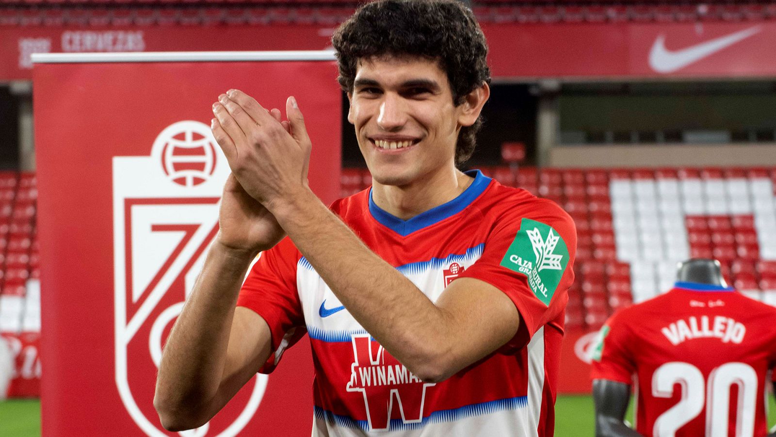 PresentaciÃ³n JesÃºs Vallejo como nuevo jugador del Granada CF