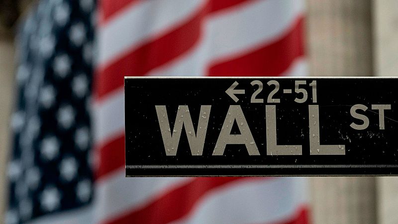 Wall Street: El S&P 500 anota su primer récord desde febrero y el Nasdaq recupera máximos