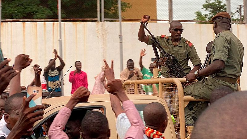 Militares sublevados en Mali aseguran tener secuestrado al presidente y al primer ministro 