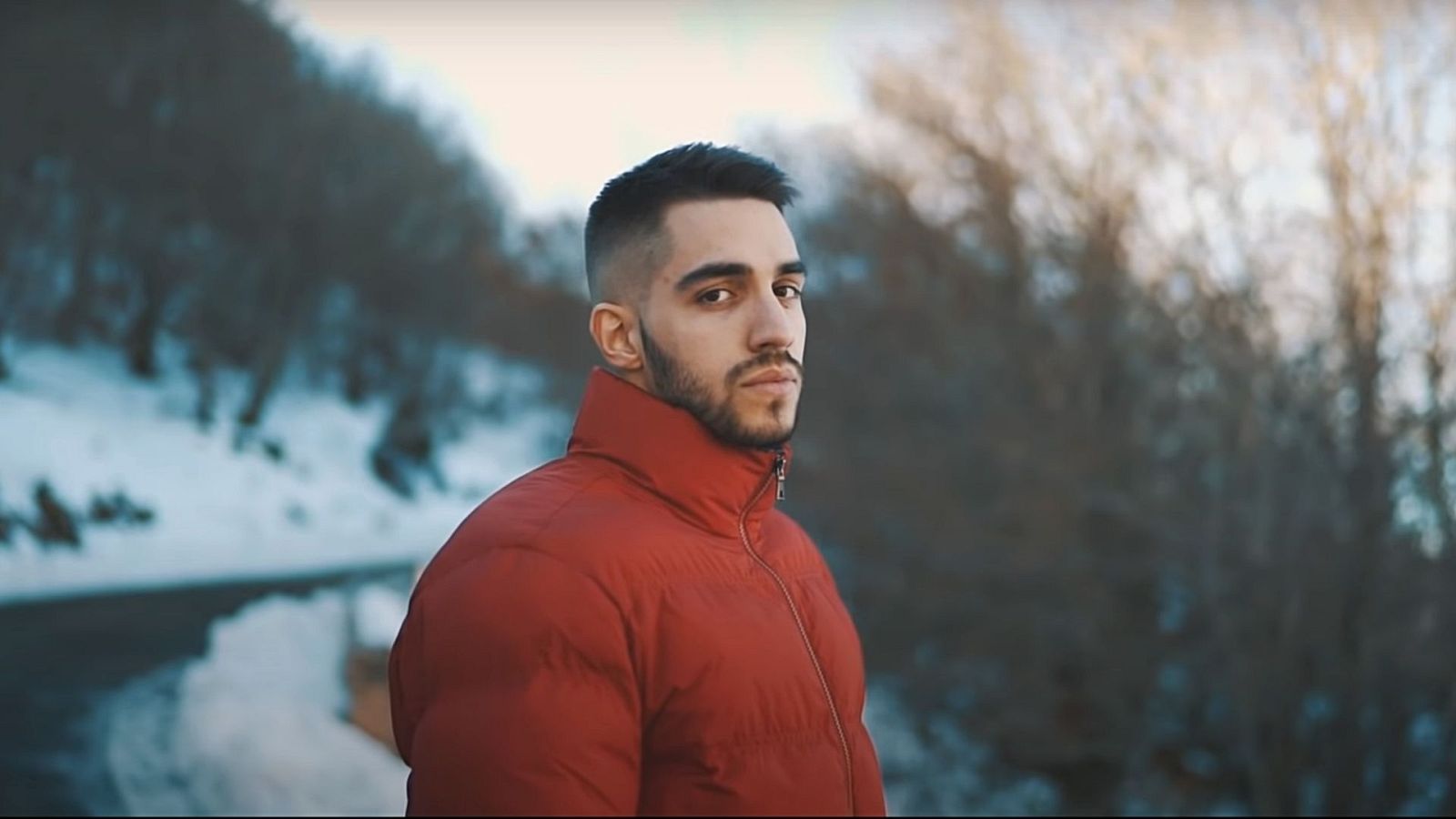Zetazen en el videoclip de "Incendio en mí"