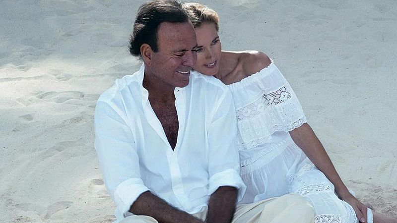 Julio Iglesias celebra su décimo aniversario ajeno a los comentarios sobre su salud