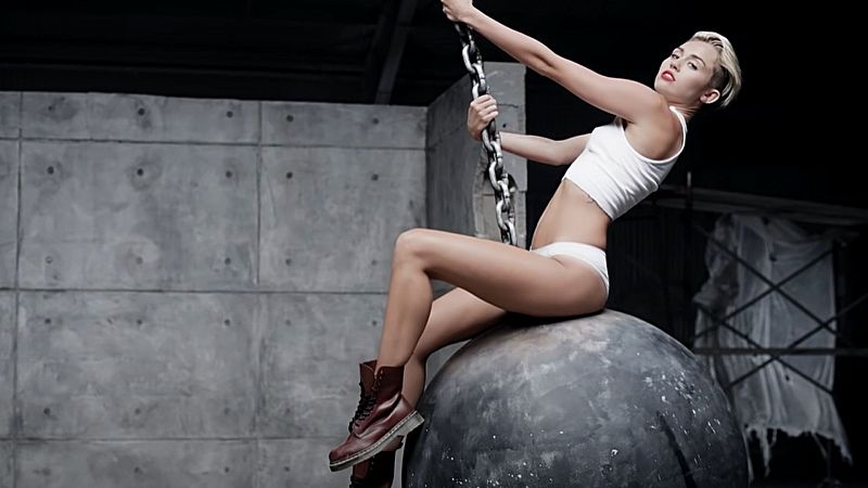 "Wrecking Ball" cumple 7 años y repasamos los temas más emblemáticos de la carrera musical de Miley Cyrus