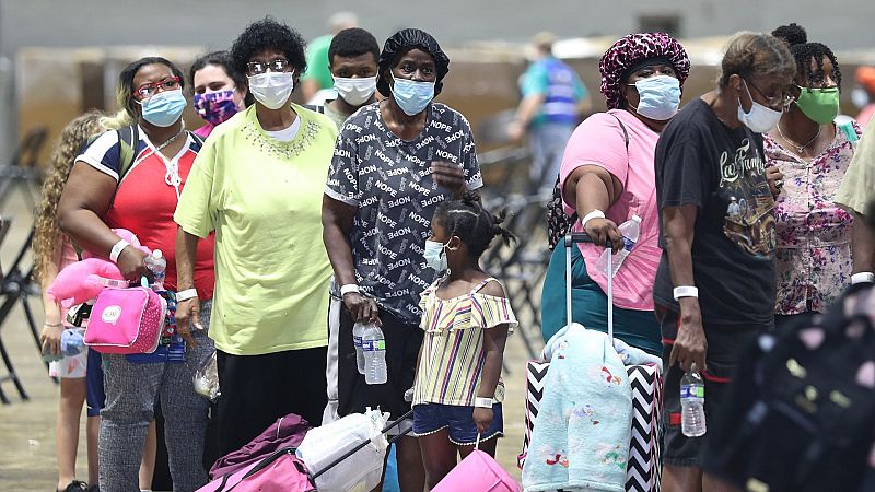 Miles de evacuados en EE.UU. ante la llegada del huracán "extremadamente peligroso" Laura