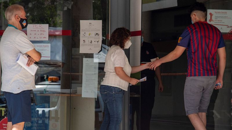 Entra en vigor la prohibición de reuniones de más de 10 personas en Cataluña