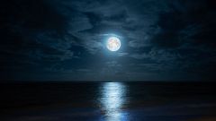 Llega la última luna llena del verano, ¿sabías esta curiosidad sobre su nombre tradicional?