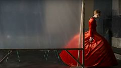 Pedro Almodóvar sobre los cuatro 'Balenciagas': "Tilda Swinton tiene esa cualidad que todo le cae bien"
