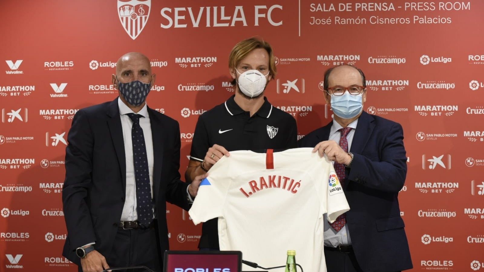 Rakitic en su presentación con el Sevilla