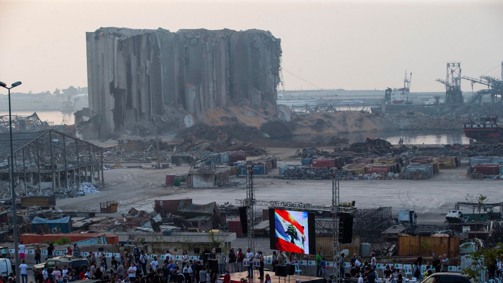En Beirut se guardó un minuto de silencio en recuerdo de las víctimas al cumplirse un mes de la explosión