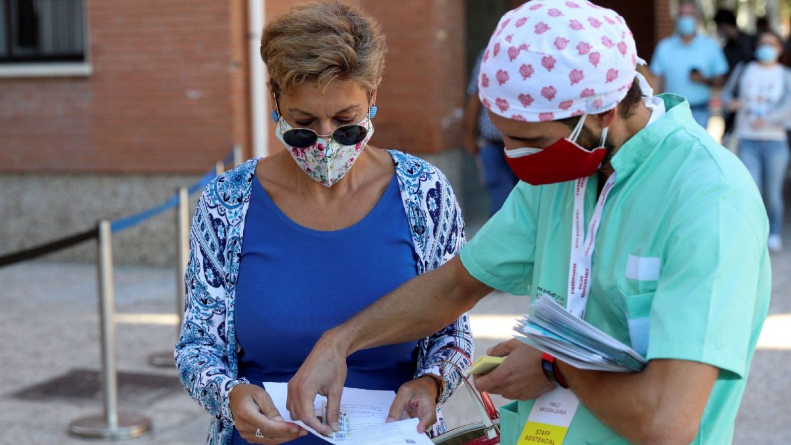 Los docentes acuden al Instituto de La Paloma en Madrid para las pruebas PCR