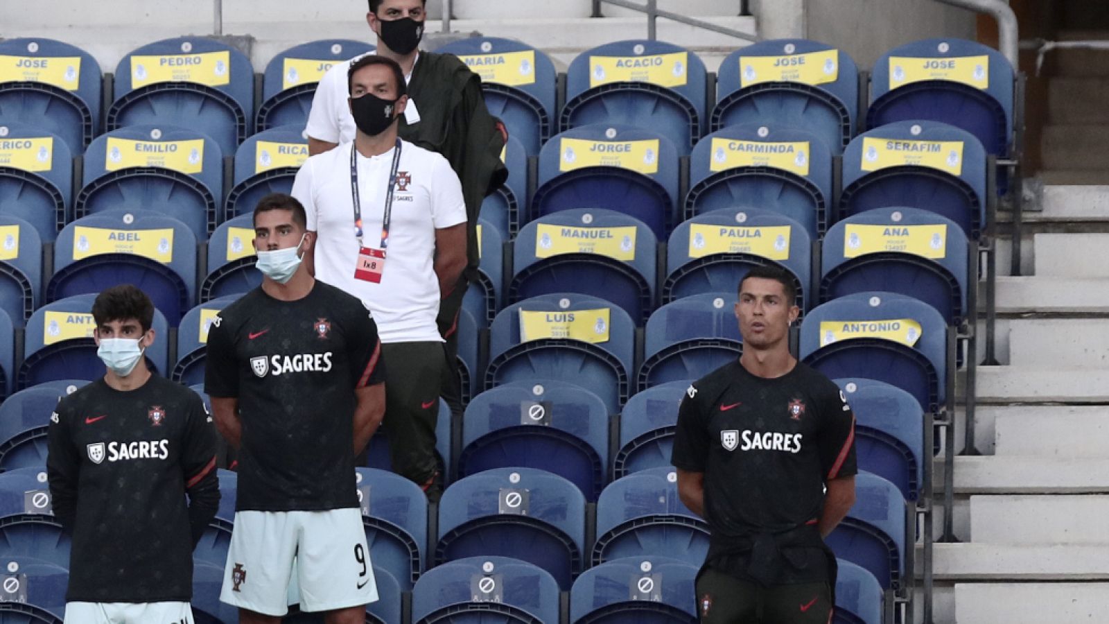 Cristiano Ronaldo y su viral reacción al ser advertido por no llevar mascarilla