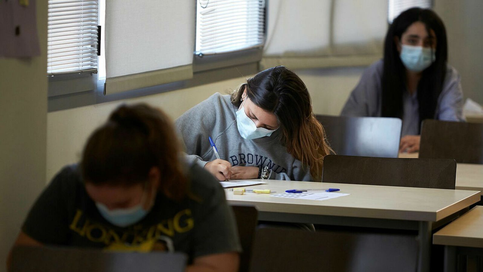 Madrid propone que los alumnos positivos por COVID-19 puedan realiza la convocatoria extraordinaria de la EvAU vía online