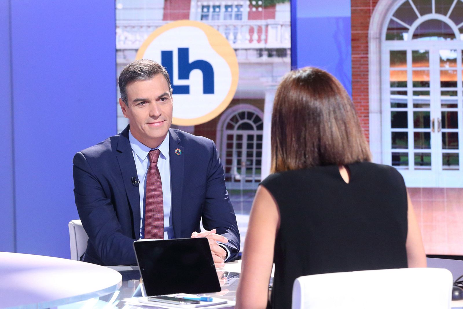 Momento de la entrevista de Mónica López a Pedro Sánchez