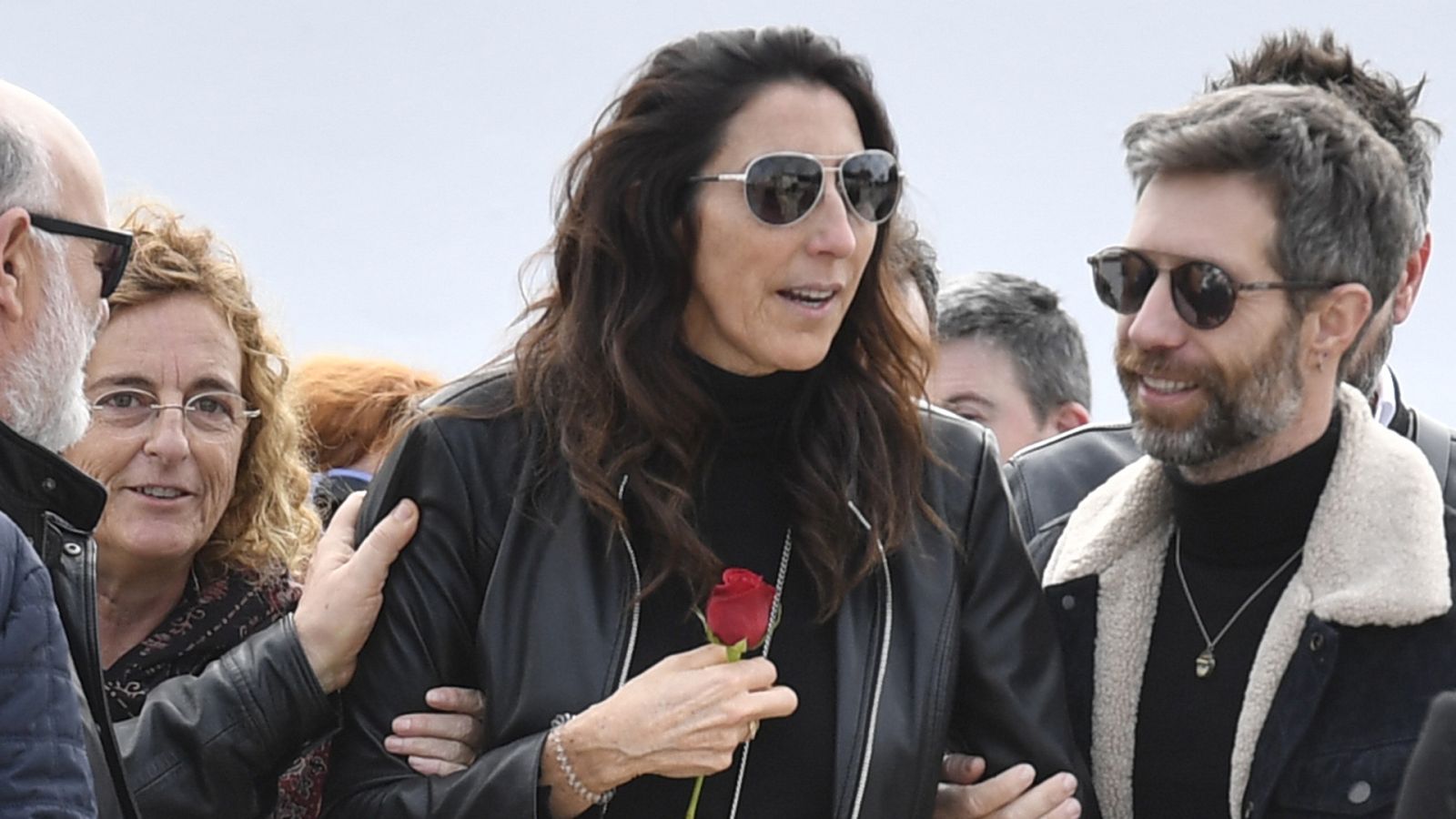 Paz Padilla, arropada por sus amigos y compañeros en su proceso de duelo