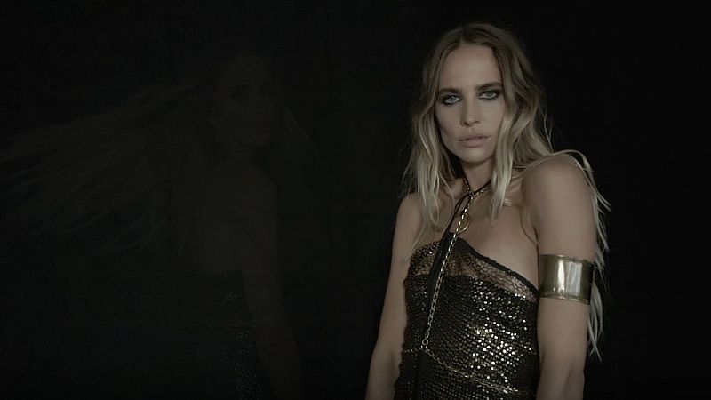 Malne hace el primer desfile híbrido y Brisa Fenoy salta de la pantalla a la pasarela 