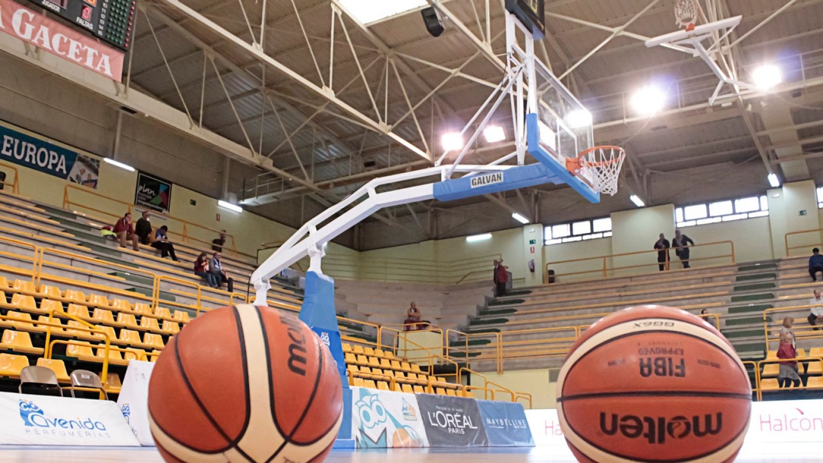 Una jugadora júnior del Perfumerías Avenida da positivo de COVID-19 a tres días de la Supercopa.
