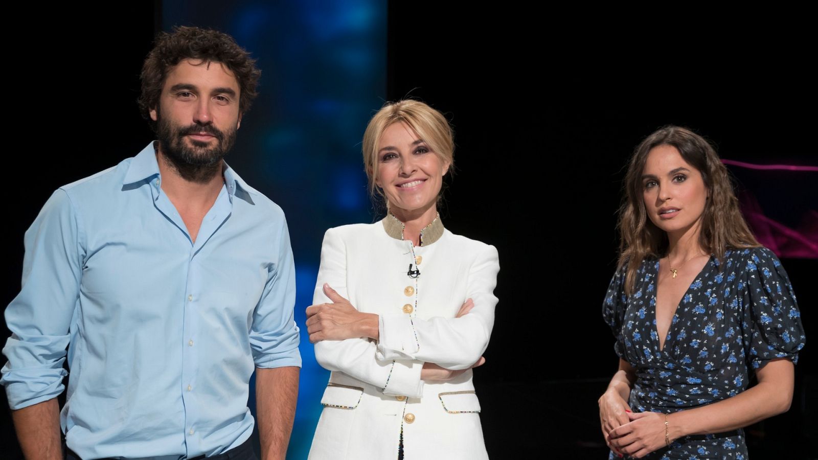 Cayetana Guillén Cuervo con Verónica Echegui y Alex García