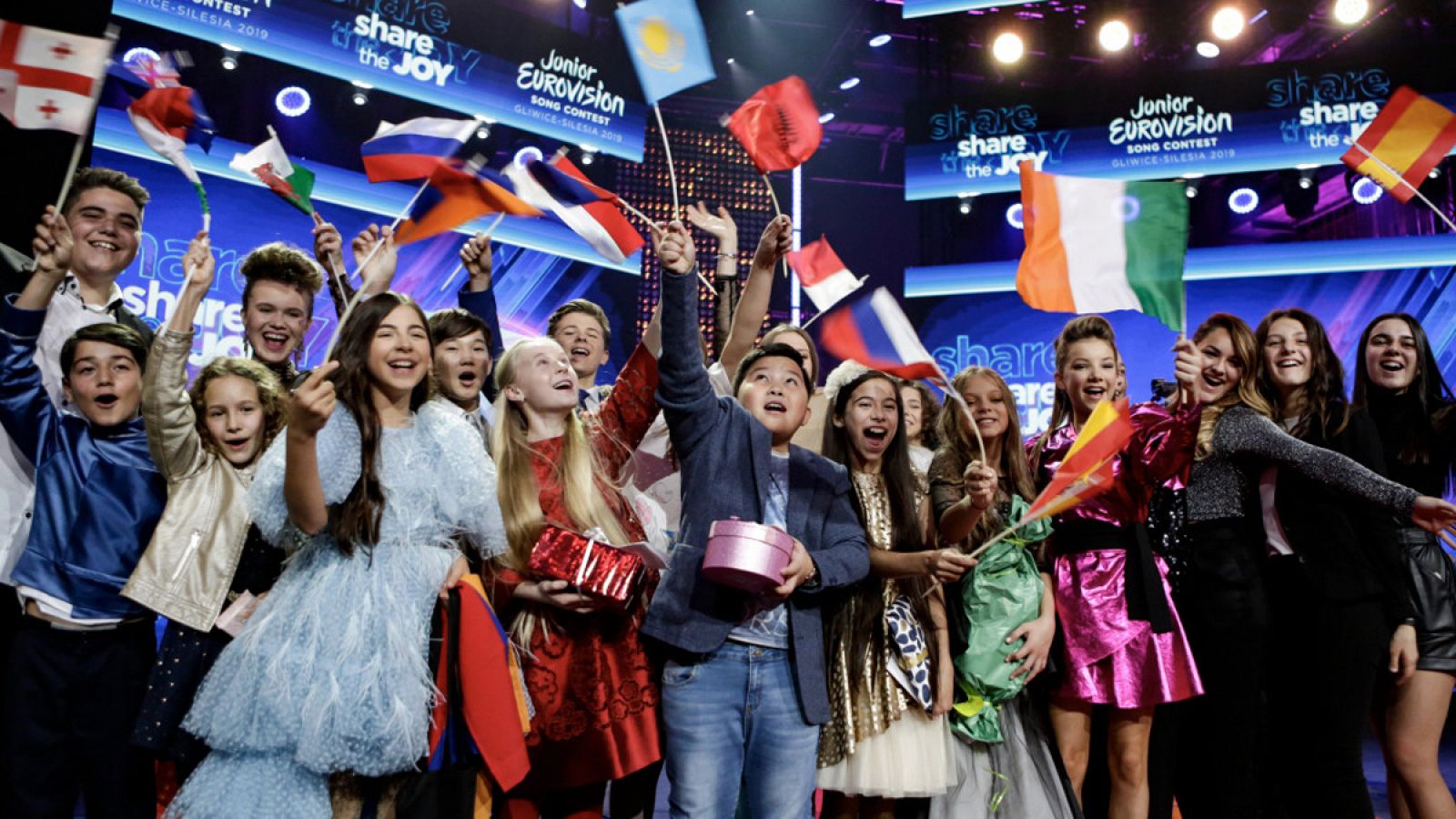 Los representantes de Eurovisión Junior 2019 durante la ceremonia de apertura en Polonia.