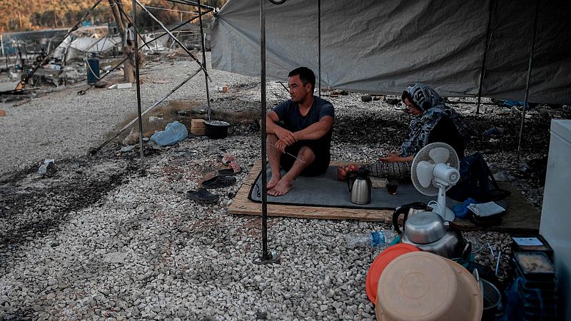 Los refugiados de Lesbos ven con recelo el nuevo campamento: "La solidaridad se ha acabado"