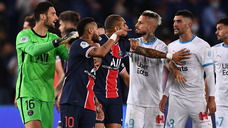 Cinco expulsados, un escupitajo y acusaciones de racismo en el clásico del fútbol francés