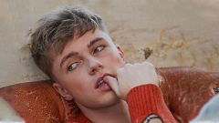 HRVY, el ídolo adolescente británico: "Me encantan las buenas vibraciones que transmiten J. Balvin y Rosalía"
