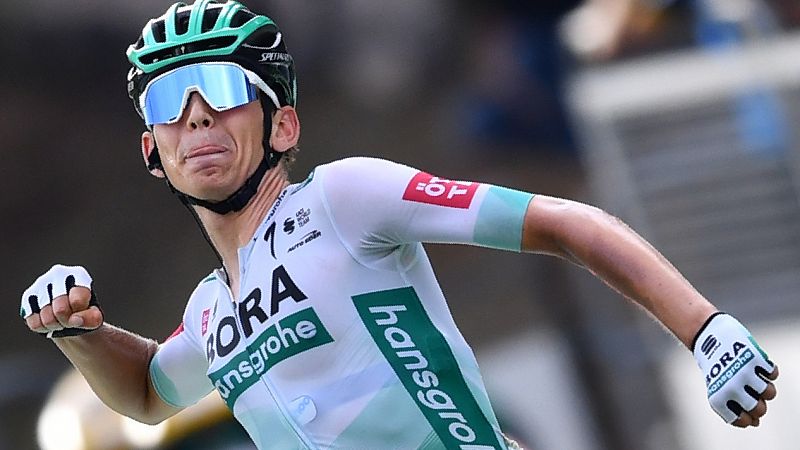 Lennard Kämna se cobra la victoria de etapa que le debía el Tour de Francia