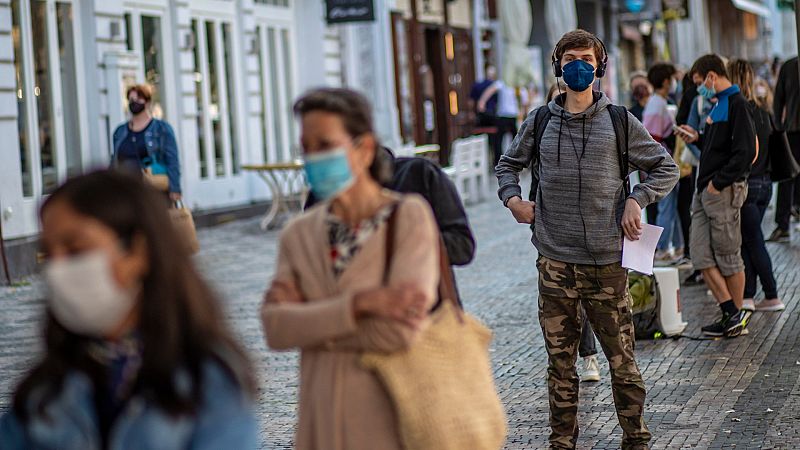 La OMS advierte de los "alarmantes índices de contagio" en Europa: el incremento semanal es superior al de marzo