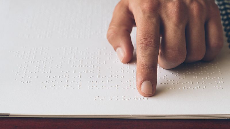 Un joven de 26 años se convierte en la primera persona ciega que aprueba la oposición a fiscal