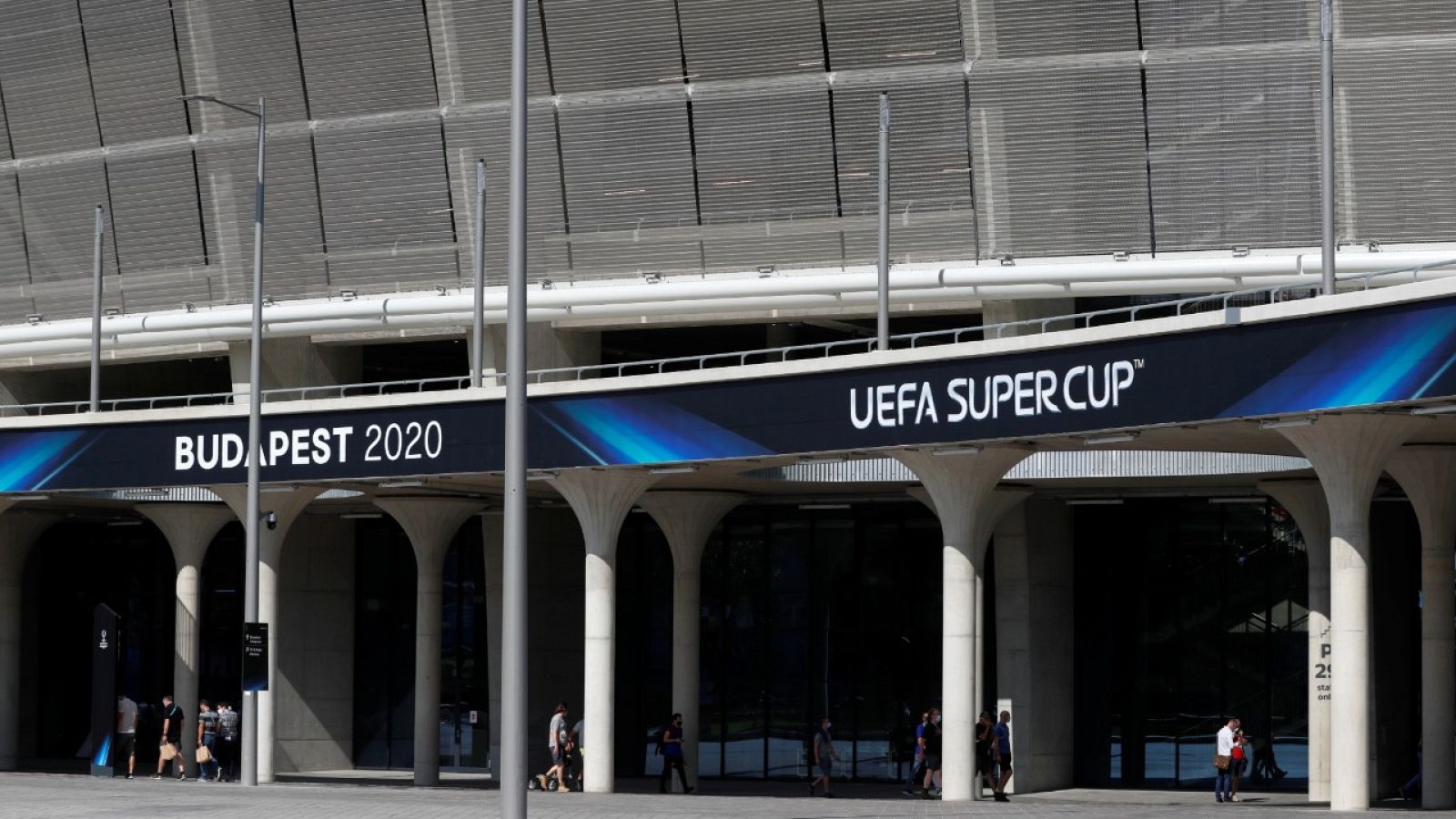 La "prueba piloto" con público de la UEFA para la Supercopa genera más dudas que certezas