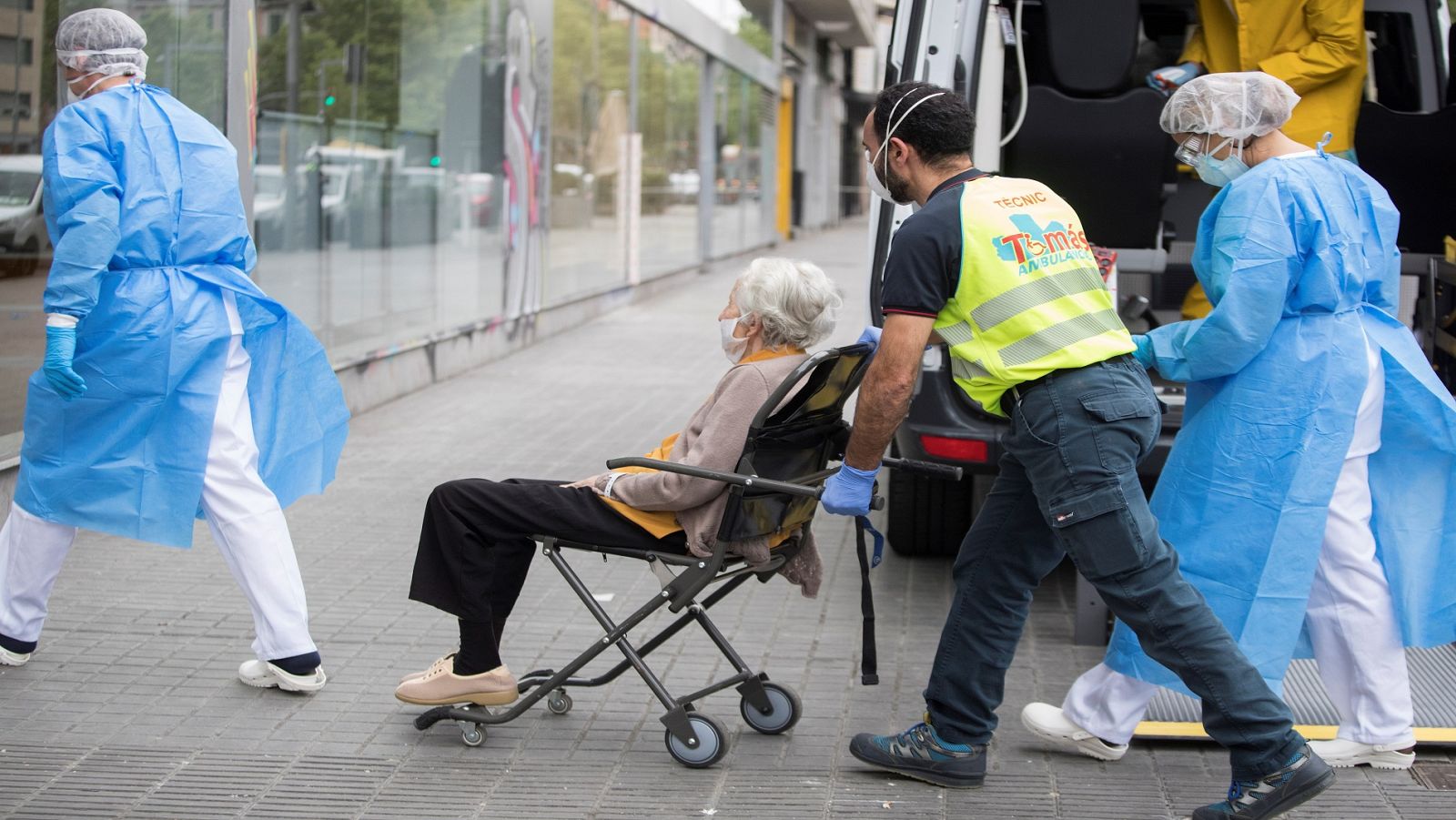 Traslado de ancianos al geriátrico para enfermos de COVID