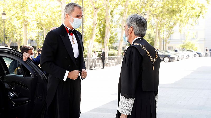 El rey llama a Lesmes y le dice que le "hubiese gustado" ir al acto de entrega de despachos a jueces en Barcelona