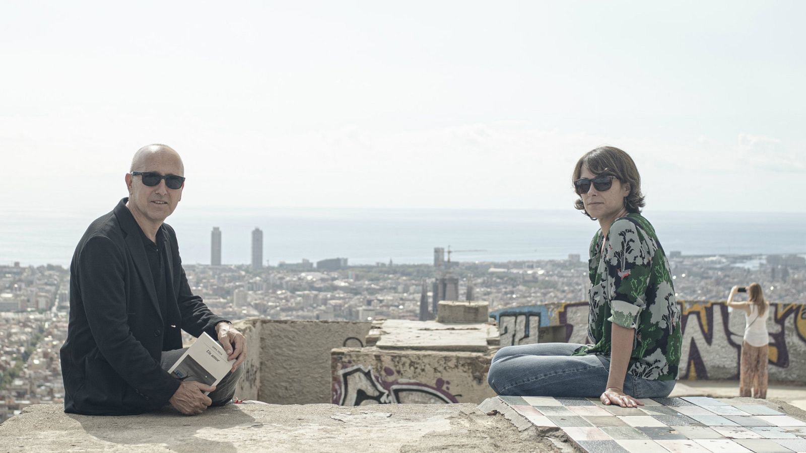 Óscar López con la escritora Sara Mesa