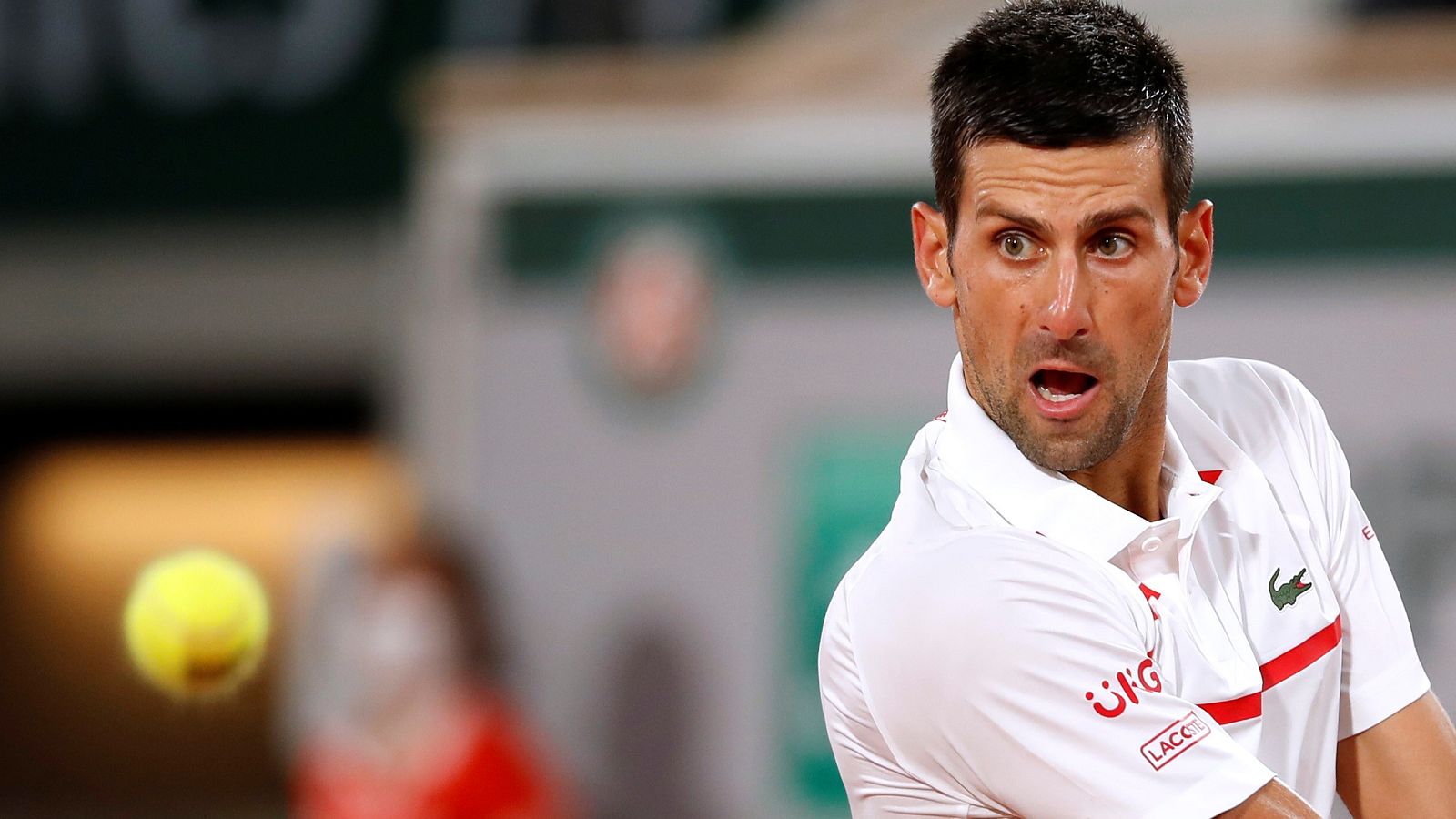 Djokovic pone la directa en su estreno en París