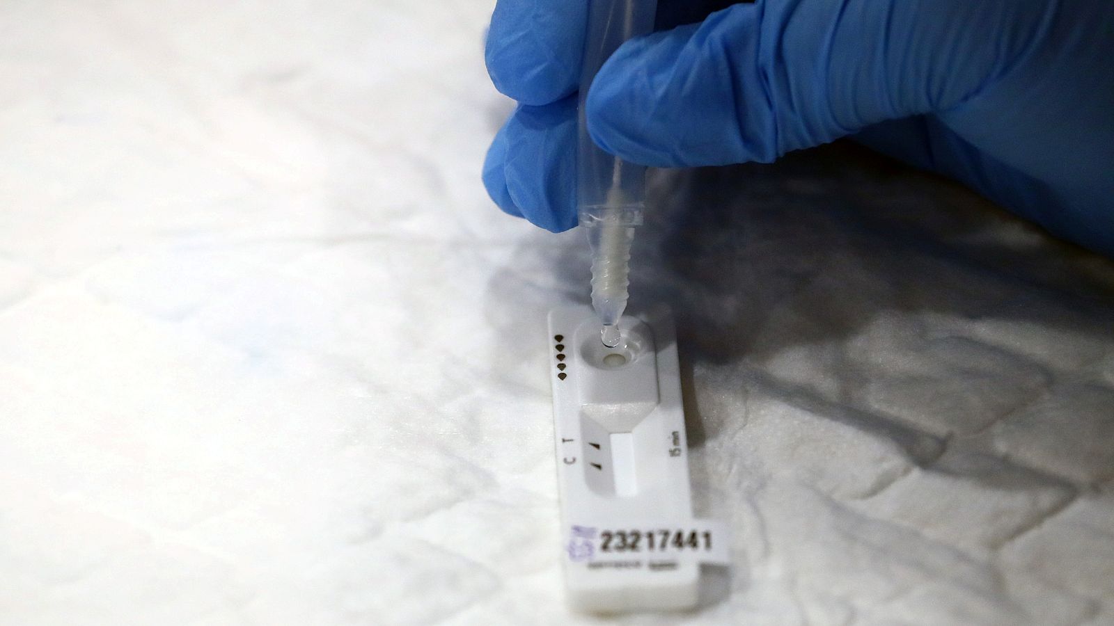 La realización de pruebas diagnósticas es uno de los pilares de la lucha contra la COVID-19.