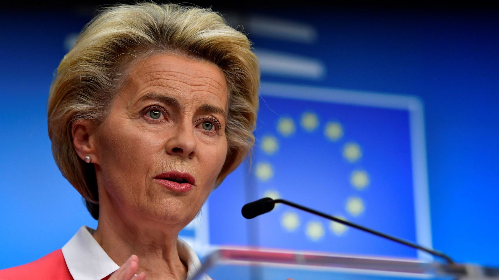 Von der Leyen en cuarentena tras estar en contacto con un positivo por coronavirus