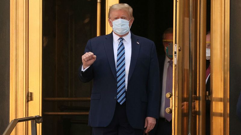 Trump sale del hospital y quita importancia al coronavirus, pero los médicos advierten: "Aún no está fuera de peligro"