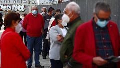 Madrid asegura que nueve distritos y cuatro municipios ya bajan de los 500 casos, pero sus datos aún no lo confirman