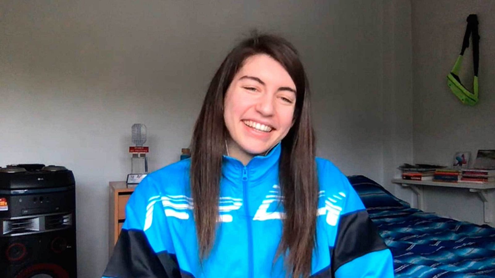 Sara Socas pone letra y voz al nuevo anuncio de Correos.