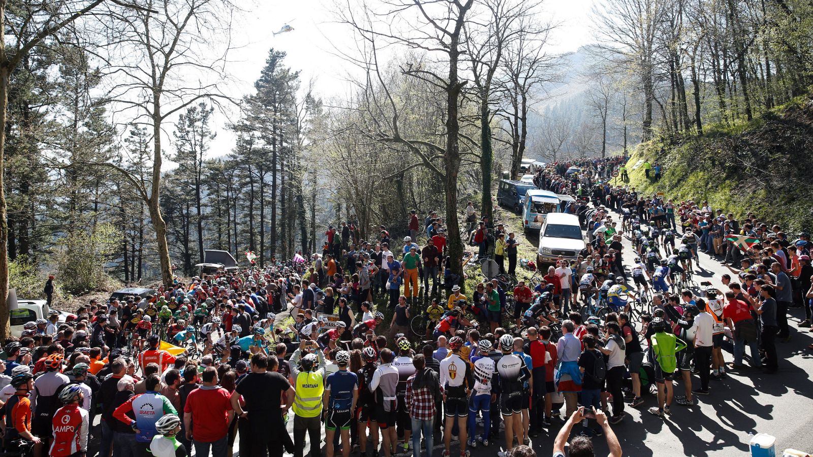 Imagen de archivo durante una ascensión ciclista al Santuario de Arrate (Eibar).