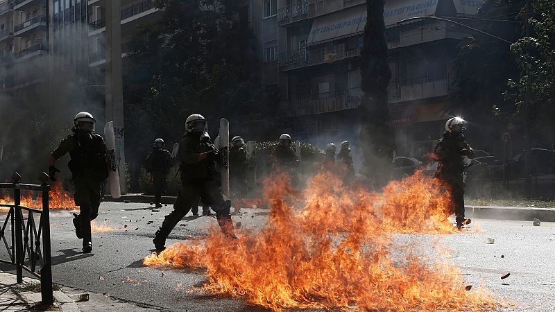 Disturbios en Grecia tras la sentencia que culpa al partido neonazi Amanecer Dorado de dirigir una "banda criminal"
