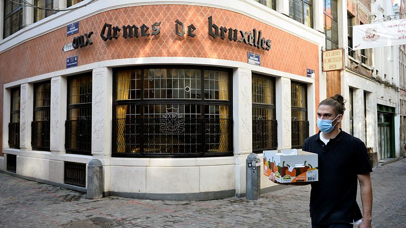 Bruselas cierra bares y cafés durante un mes ante el aumento de casos de coronavirus