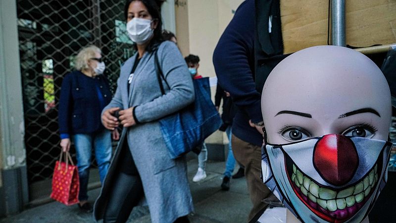Italia obliga a llevar mascarilla también en exteriores y extiende el estado de emergencia hasta 2021